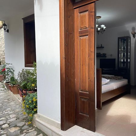Apartment Altin In Old Town Berat Exterior foto