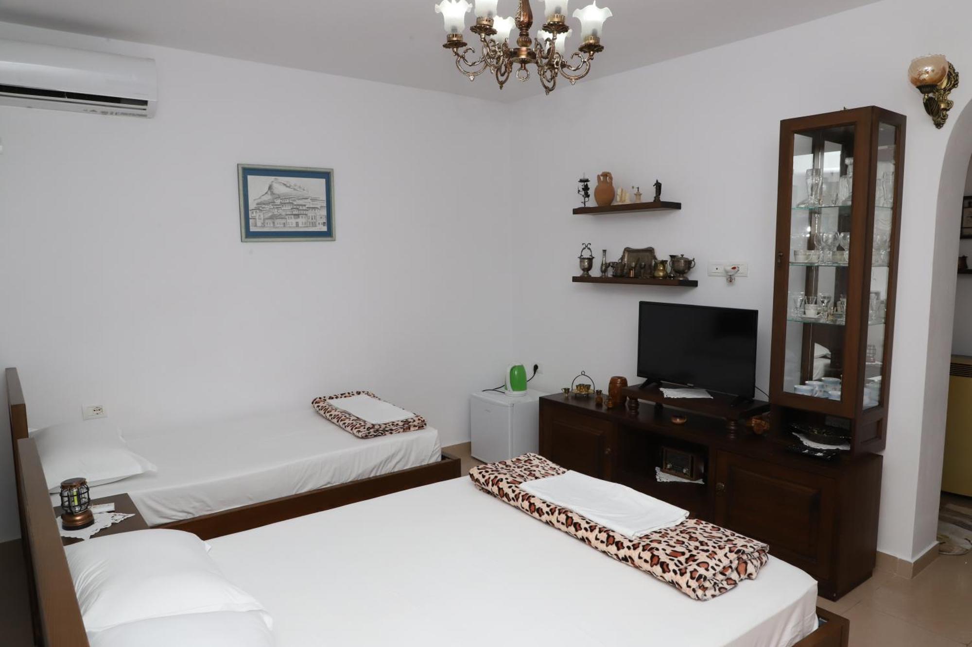 Apartment Altin In Old Town Berat Exterior foto