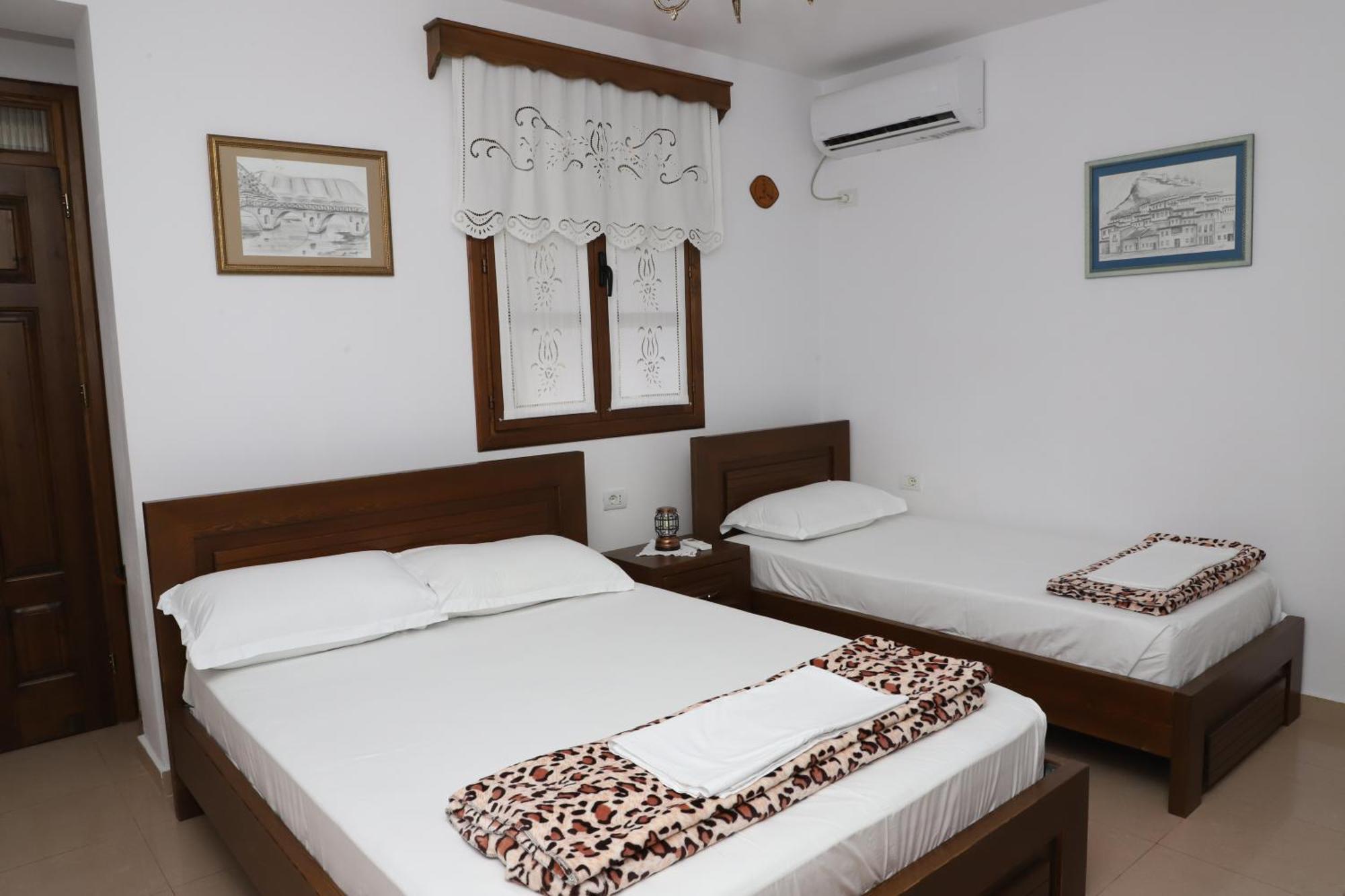 Apartment Altin In Old Town Berat Exterior foto