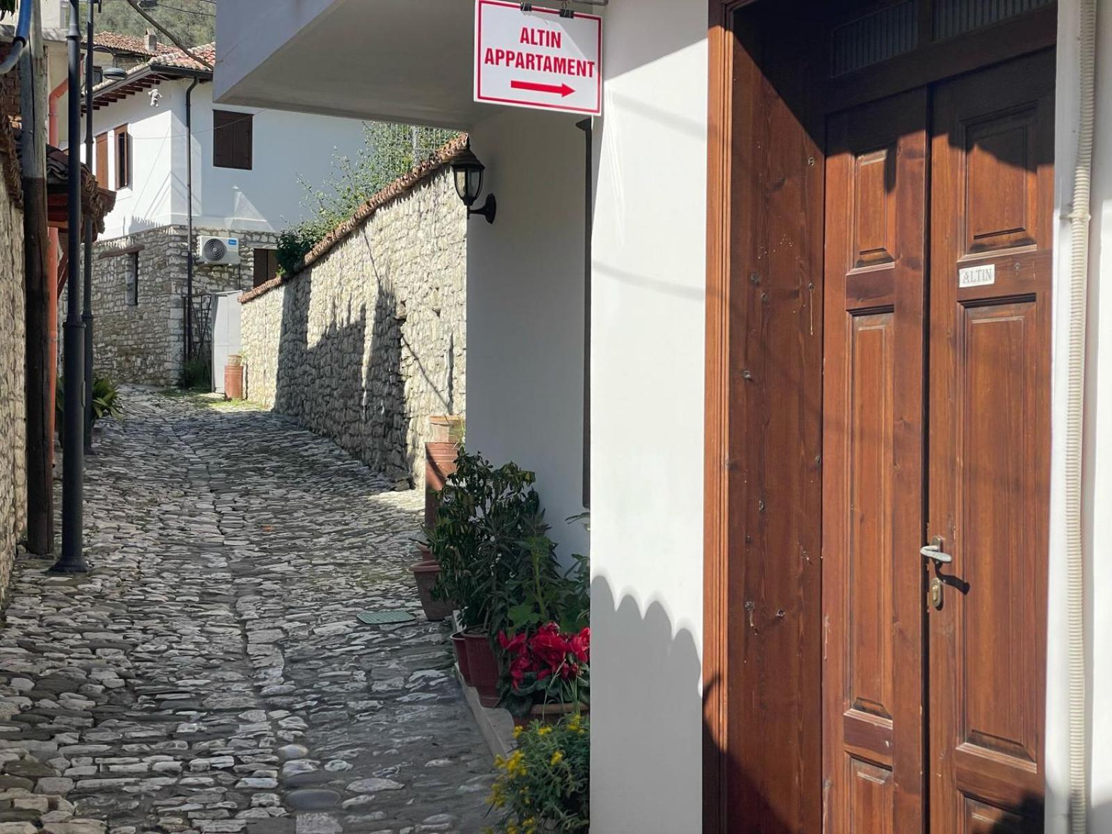 Apartment Altin In Old Town Berat Exterior foto