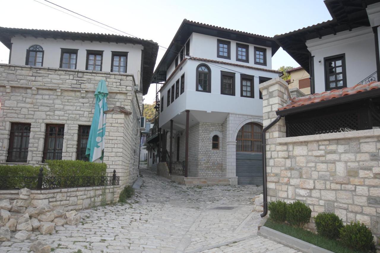 Apartment Altin In Old Town Berat Exterior foto